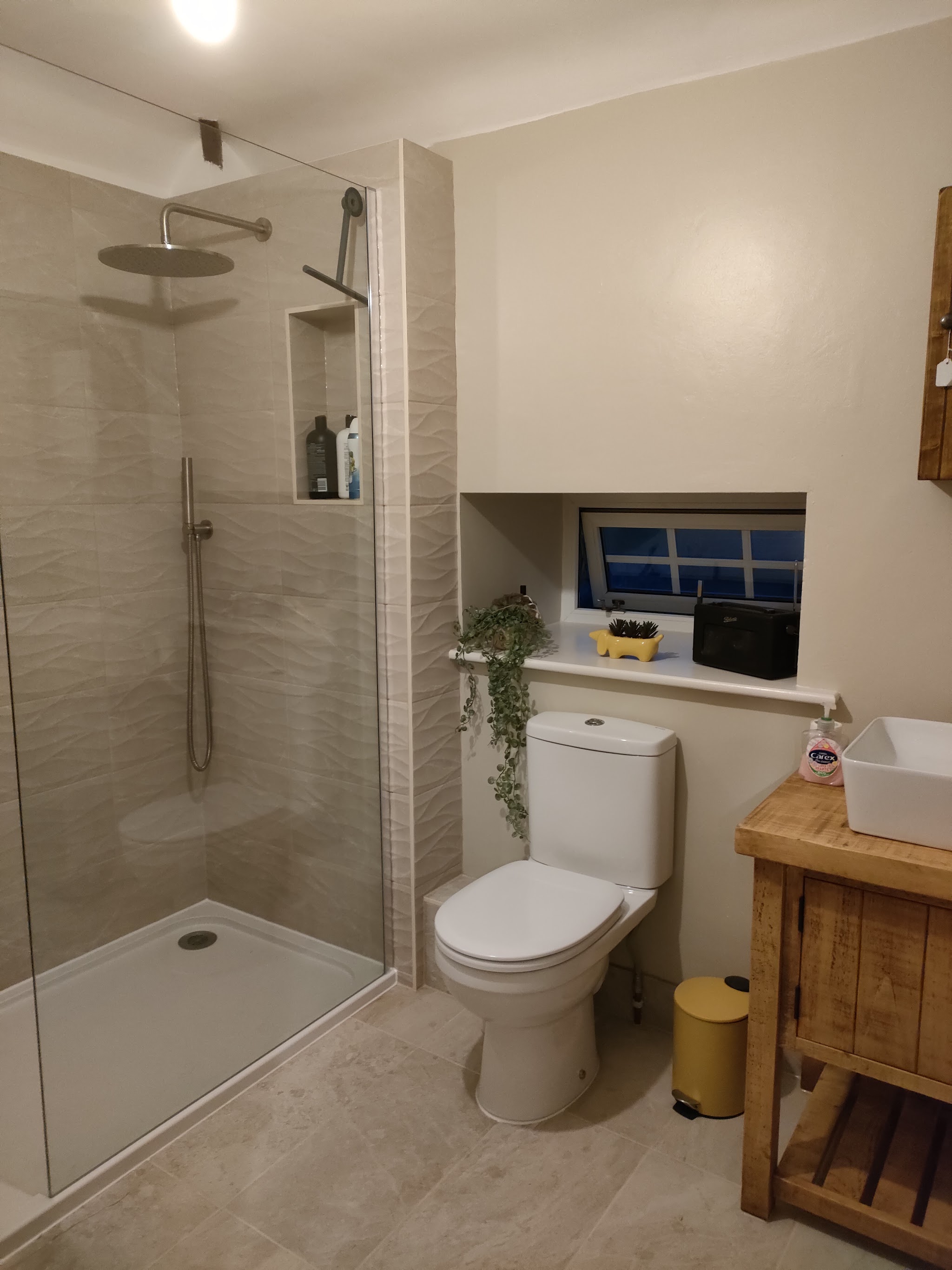 Shower room with a walk-in shower, tiled niche and timber washstand